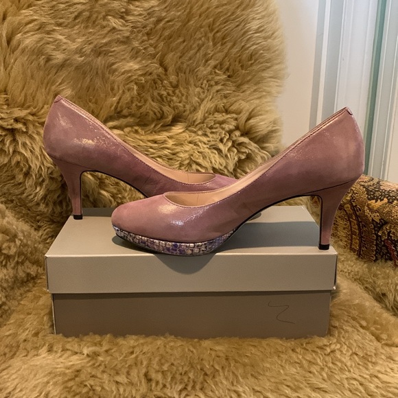 Opalescent mauve platform leather Vince Camuto pumps. NWOT. Size 7 1/2 M. - Picture 5 of 8